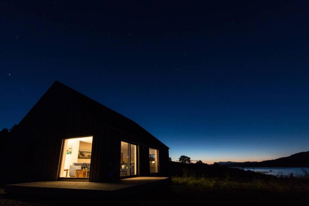 Villa Beautiful Views From Right Above The Water Dunan Esterno foto